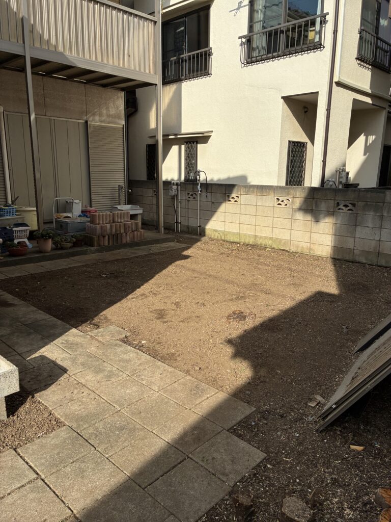 お庭じまい　伐採と除草作業後の状況　お庭の植木鉢などもお片付け　埼玉県川越市　長尾アートガーデン
