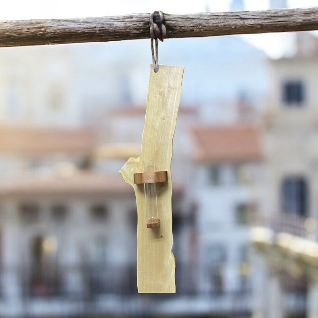 ウッドストーリー 思い入れのあるゆずの木で作った一輪挿し 長尾アートガーデン制作