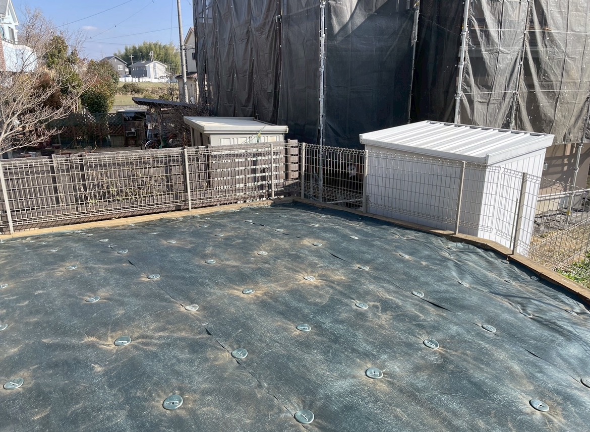 ザバーン　防草シート施工